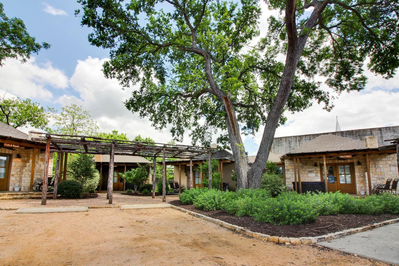 Wine Country Cottages On Main フレデリックスバーグ エクステリア 写真