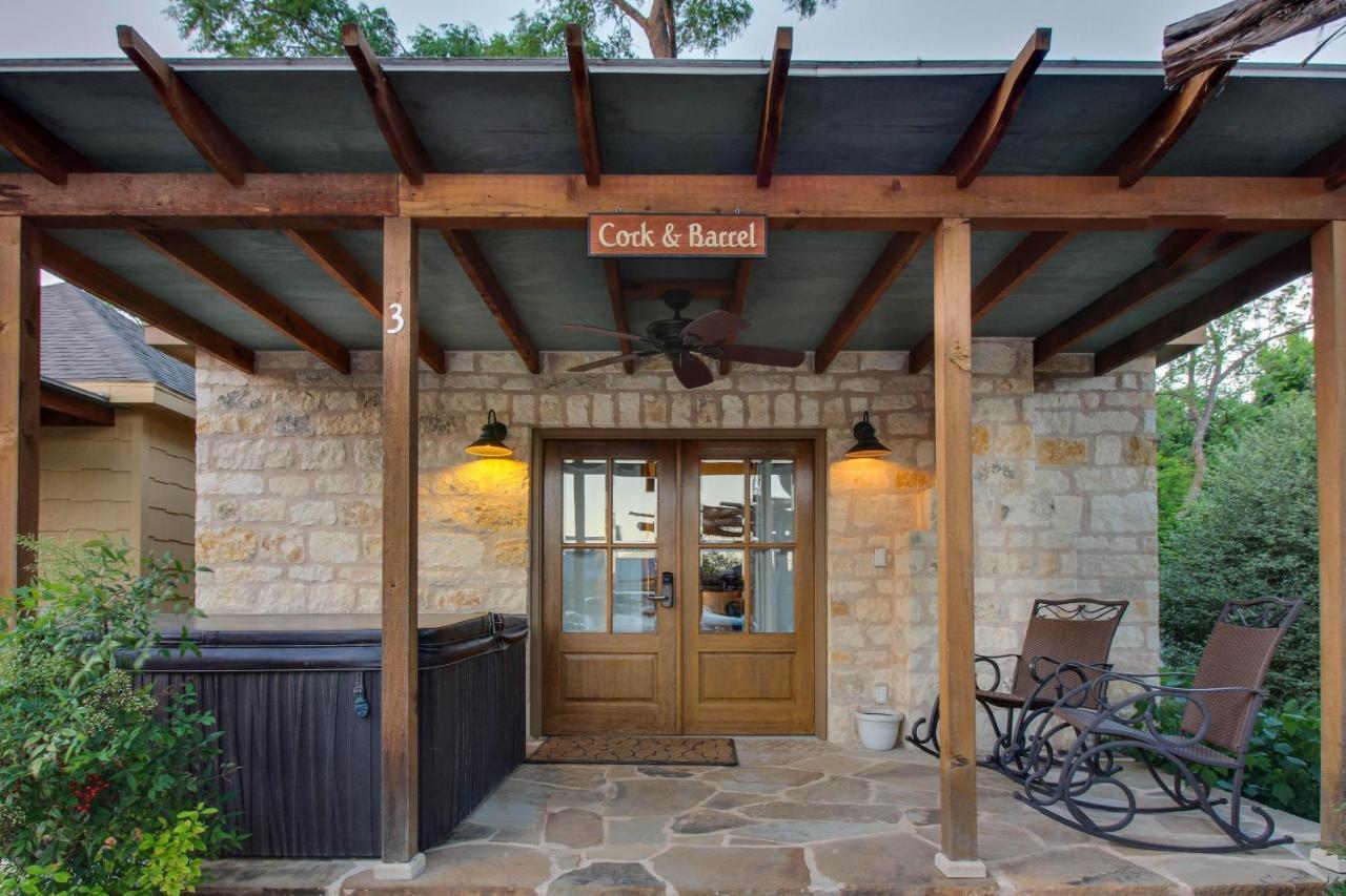 Wine Country Cottages On Main フレデリックスバーグ 部屋 写真
