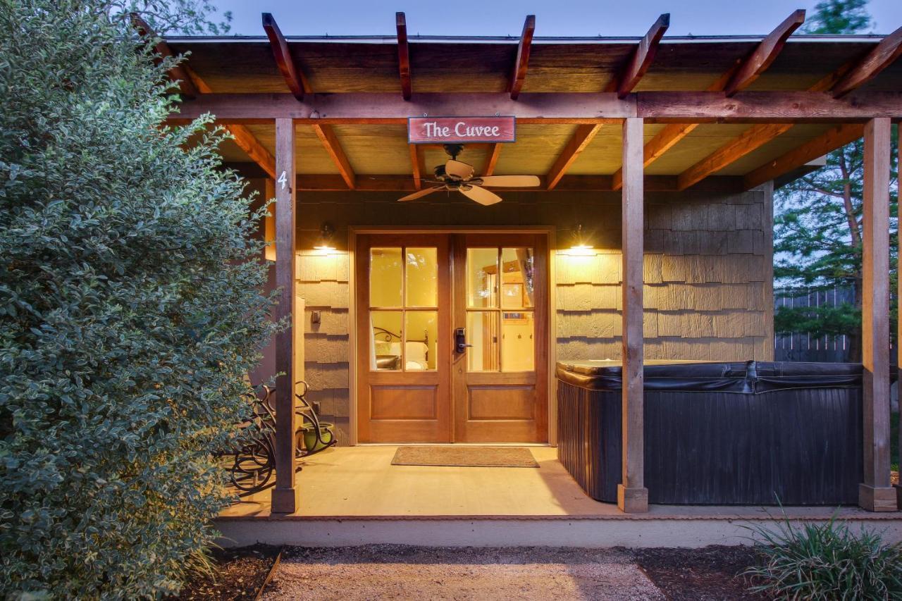 Wine Country Cottages On Main フレデリックスバーグ 部屋 写真