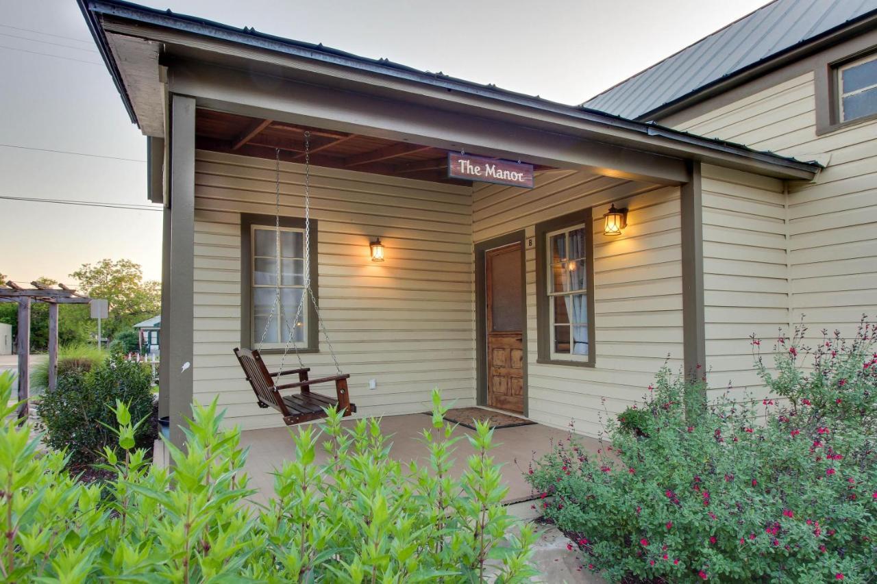 Wine Country Cottages On Main フレデリックスバーグ エクステリア 写真