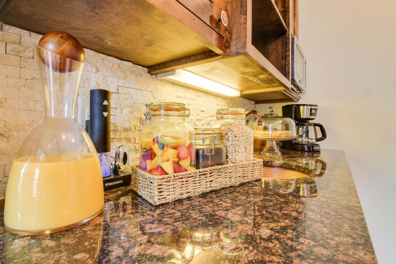 Wine Country Cottages On Main フレデリックスバーグ 部屋 写真